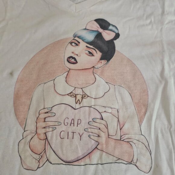 Melanie Martinez 2015 Gap City 1st Tour Autographed Signed Shirt - Picture 8 of 9